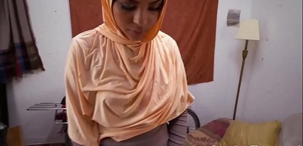  Cocksucking muslim beauty gets pounded